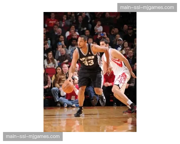 申京转型组织轴心获10次助攻，火箭中锋“追梦式进化”盘活全队进攻