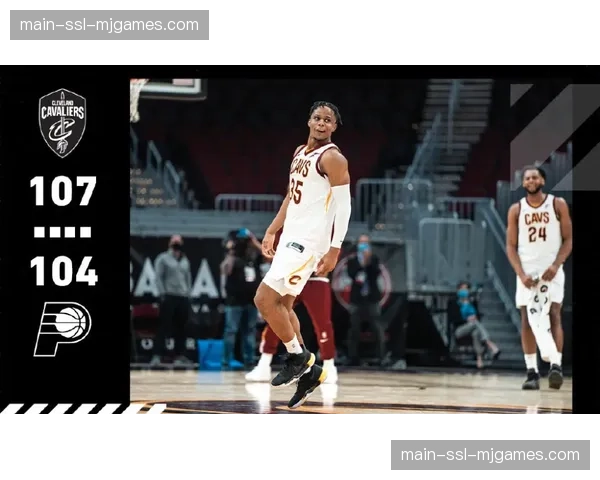 特写:季前赛终场哨响,狂热队新秀们围在一起,认真聆听教练的指导 特写:季前赛终场哨响,狂热队新秀们围在一起,认真聆听教练的指导